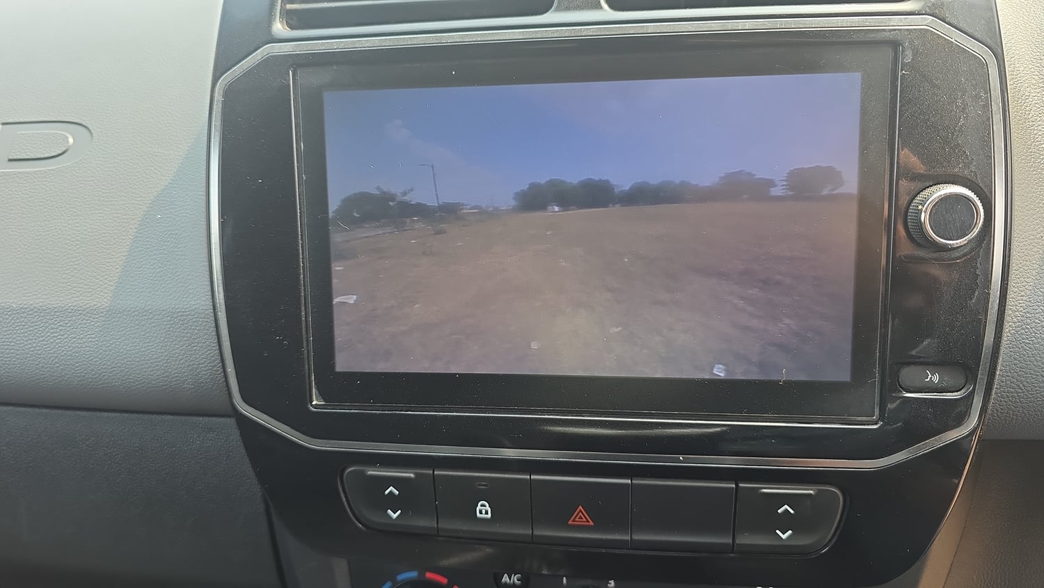 Used 2021 Renault Kwid RXT 1.0 Opt Petrol Manual top_features Rear camera