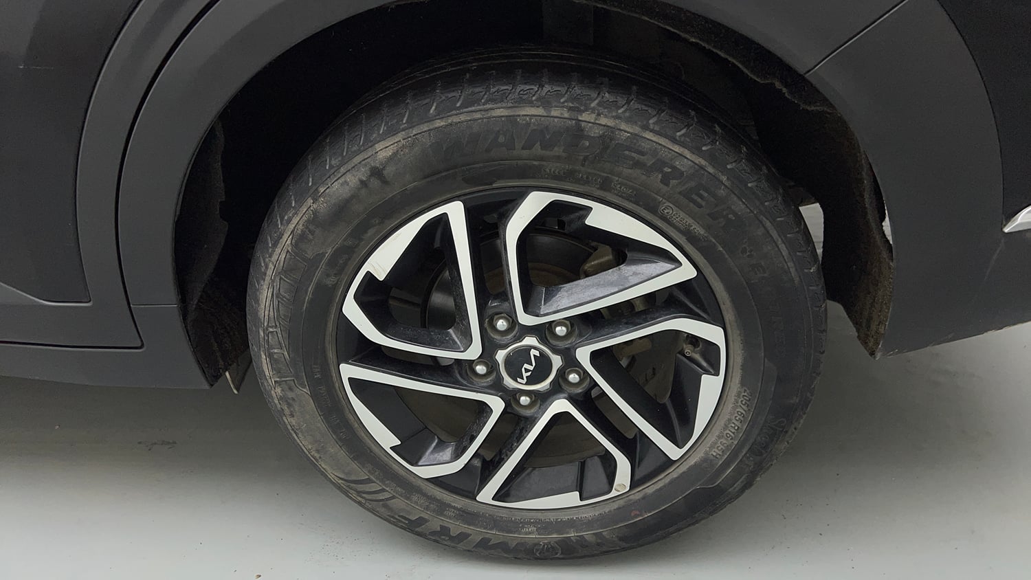 Used 2022 Kia Carens Luxury Plus 1.5 Diesel AT 7 STR Diesel Automatic tyres LEFT REAR TYRE RIM VIEW