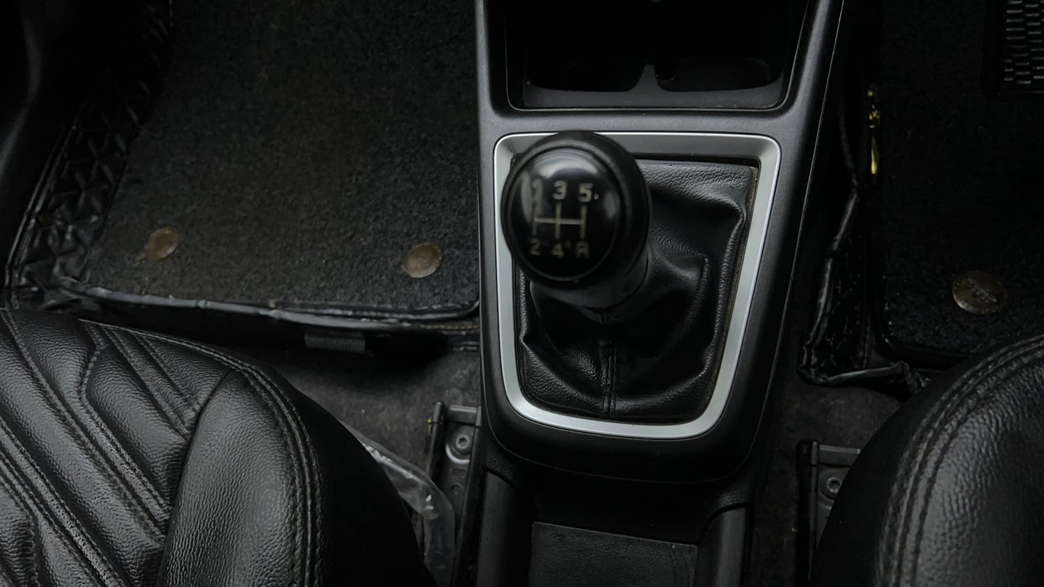 Used 2023 Maruti Suzuki Swift VXi Petrol Manual interior GEAR  KNOB VIEW