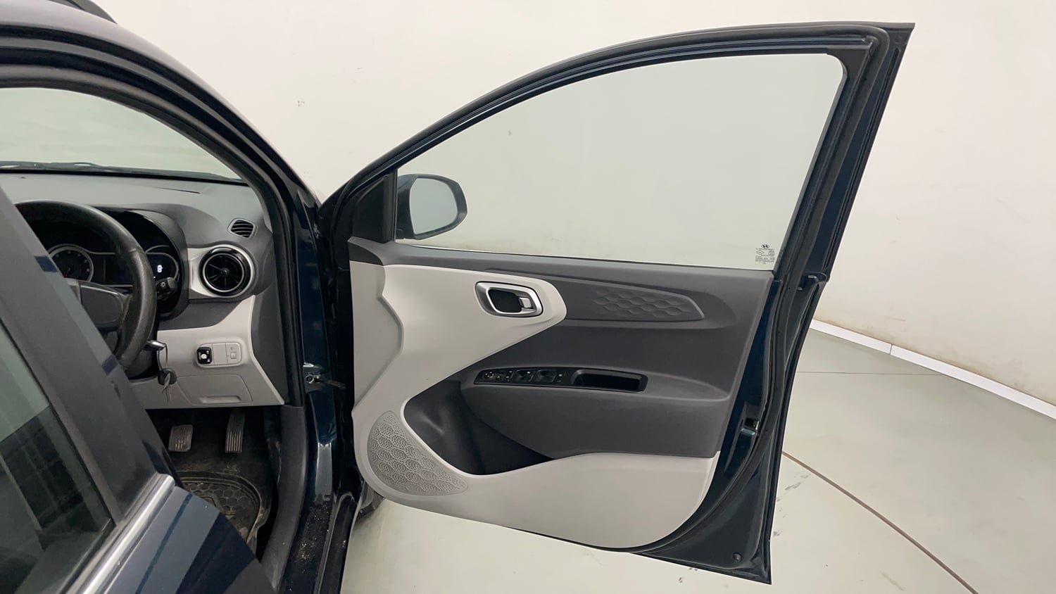 Used 2021 Hyundai Grand i10 Nios Sportz Petrol+cng(outside fitted) Cng Manual interior RIGHT FRONT DOOR OPEN VIEW