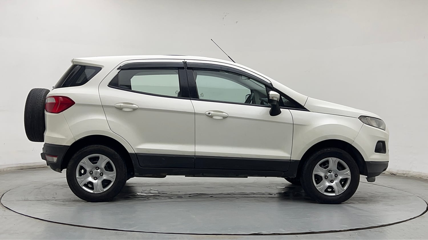 Used 2016 Ford EcoSport Trend 1.5L Ti-VCT Petrol Manual exterior RIGHT SIDE VIEW