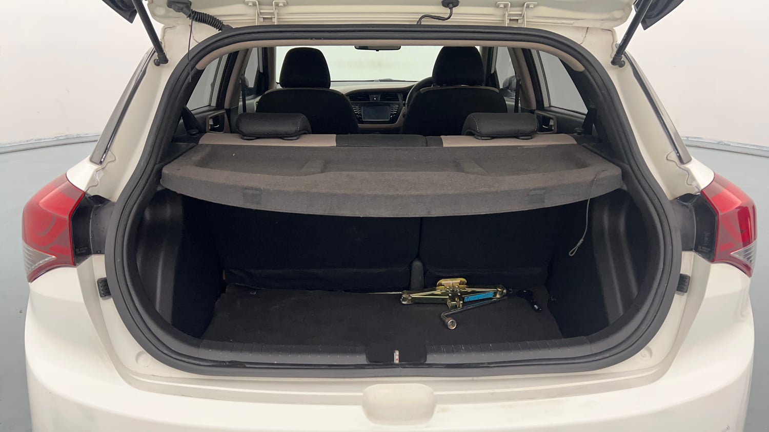 Used 2016 Hyundai Elite i20 Asta 1.2 Petrol Manual interior DICKY INSIDE VIEW