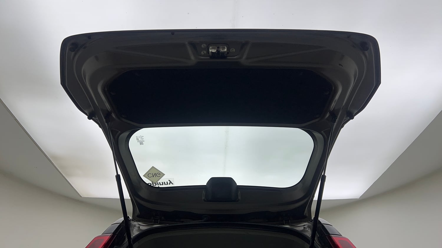 Used 2022 Maruti Suzuki Wagon R LXi (O) 1.0 CNG Cng Manual interior DICKY DOOR OPEN VIEW