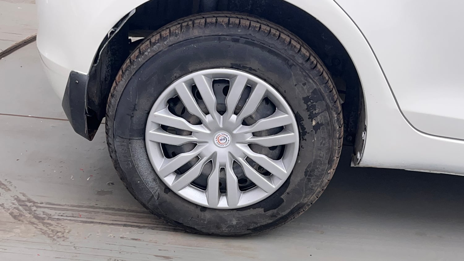 Used 2015 Maruti Suzuki Swift VXi Petrol Manual tyres RIGHT REAR TYRE RIM VIEW