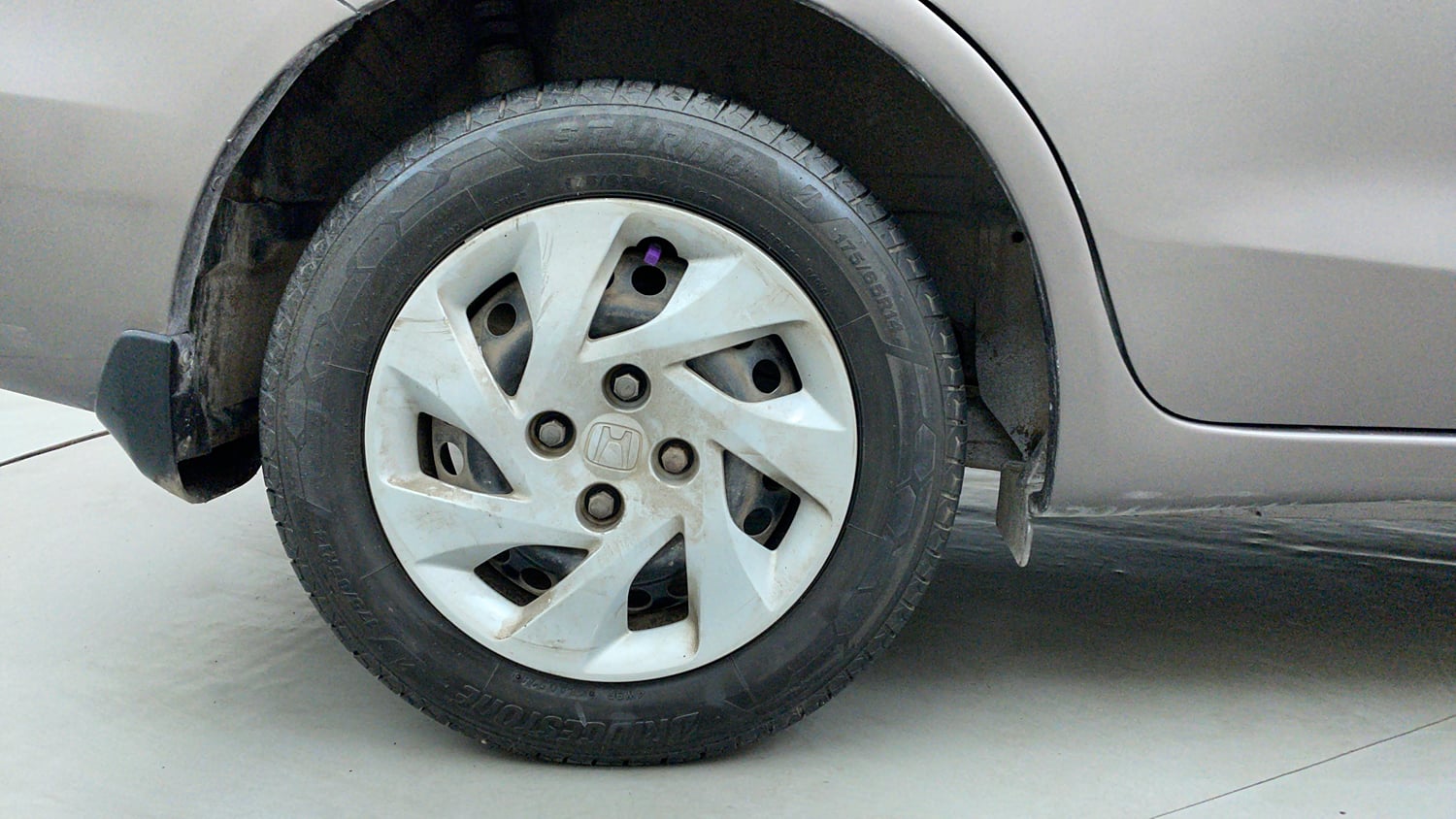 Used 2013 Honda Amaze 1.5 S i-DTEC Diesel Manual tyres RIGHT REAR TYRE RIM VIEW