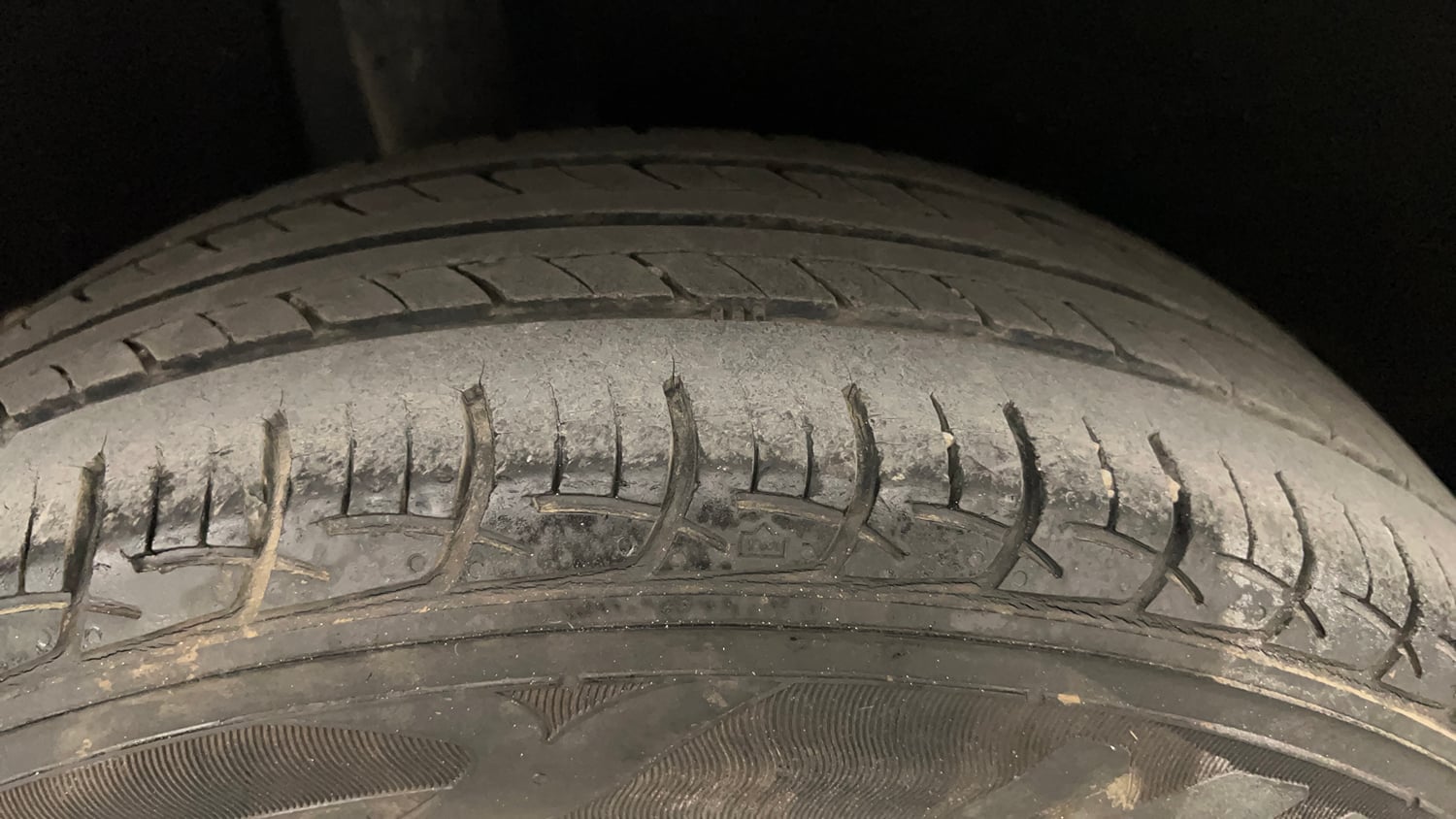 Used 2017 Maruti Suzuki Baleno Delta 1.2 AT Petrol Automatic tyres RIGHT REAR TYRE TREAD VIEW