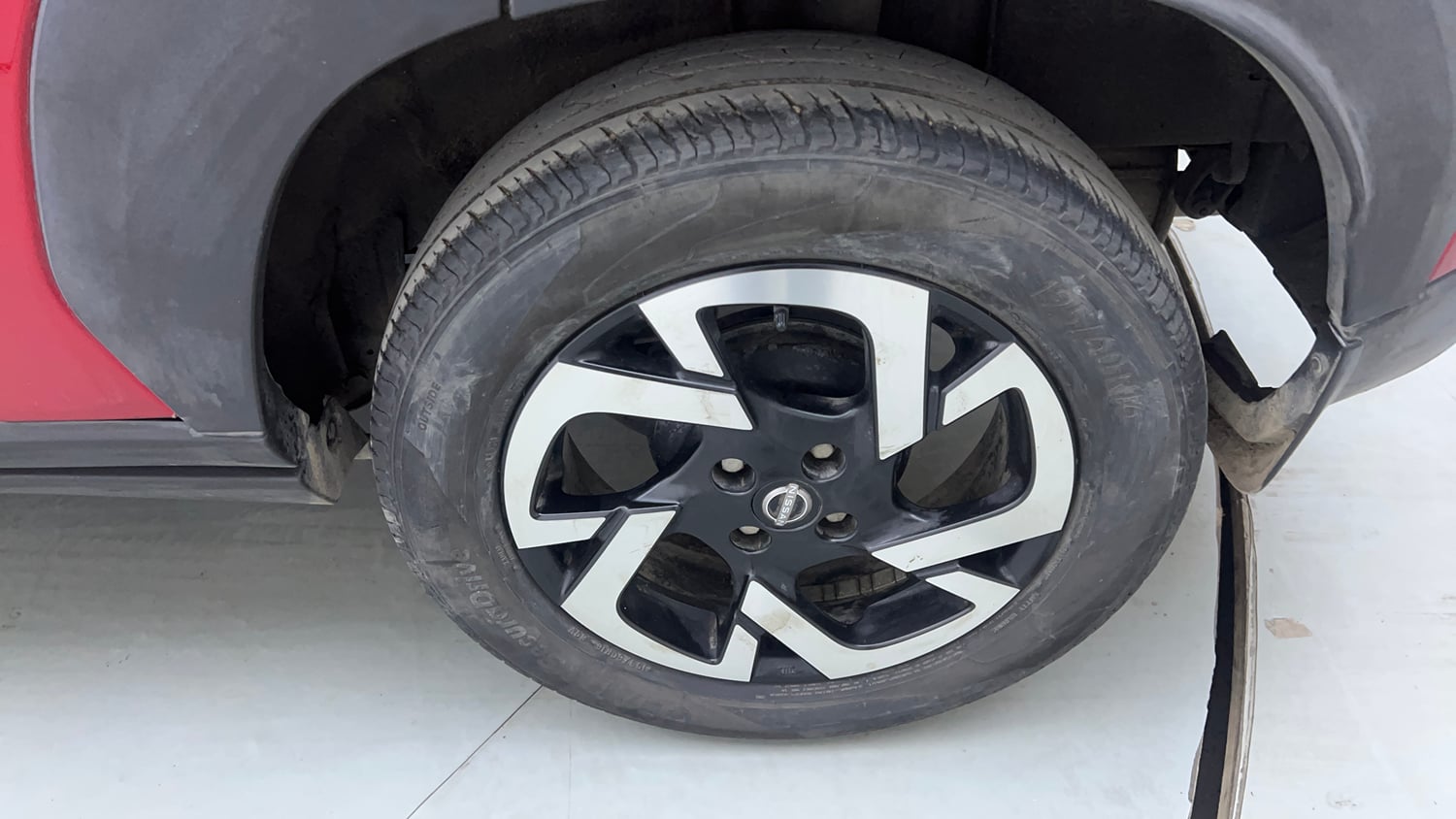 Used 2024 Nissan Magnite XV Premium Turbo CVT Dual Tone Petrol Automatic tyres LEFT REAR TYRE RIM VIEW