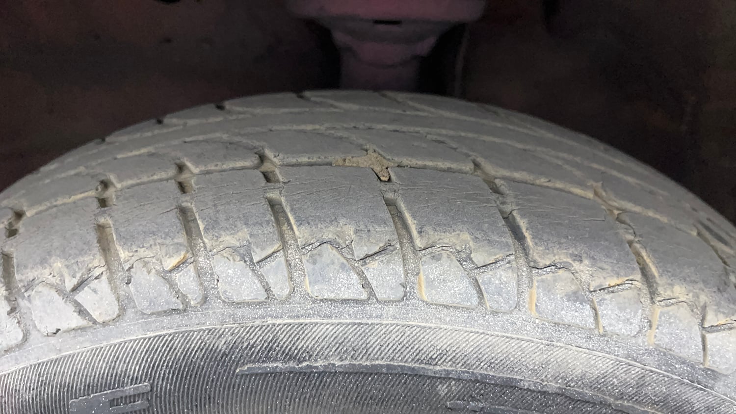 Used 2012 Maruti Suzuki Wagon R 1.0 LXi CNG Cng Manual tyres LEFT FRONT TYRE TREAD VIEW