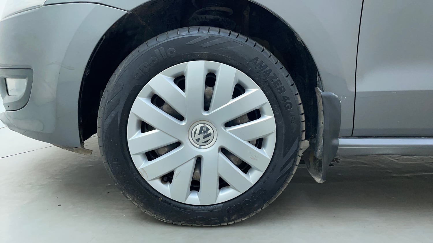 Used 2014 Volkswagen Polo Comfortline 1.2L (P) Petrol Manual tyres LEFT FRONT TYRE RIM VIEW