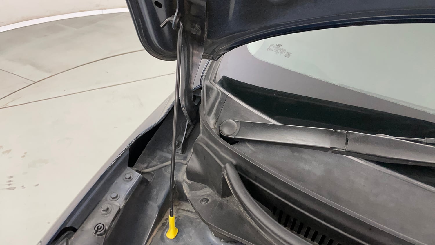 Used 2021 Hyundai Grand i10 Nios Sportz Petrol+cng(outside fitted) Cng Manual engine ENGINE RIGHT SIDE HINGE & APRON VIEW
