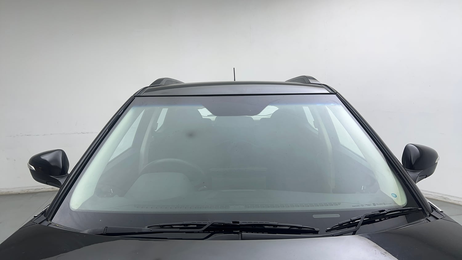 Used 2024 Mahindra XUV 3XO AX5 1.2 Petrol Petrol Manual exterior FRONT WINDSHIELD VIEW