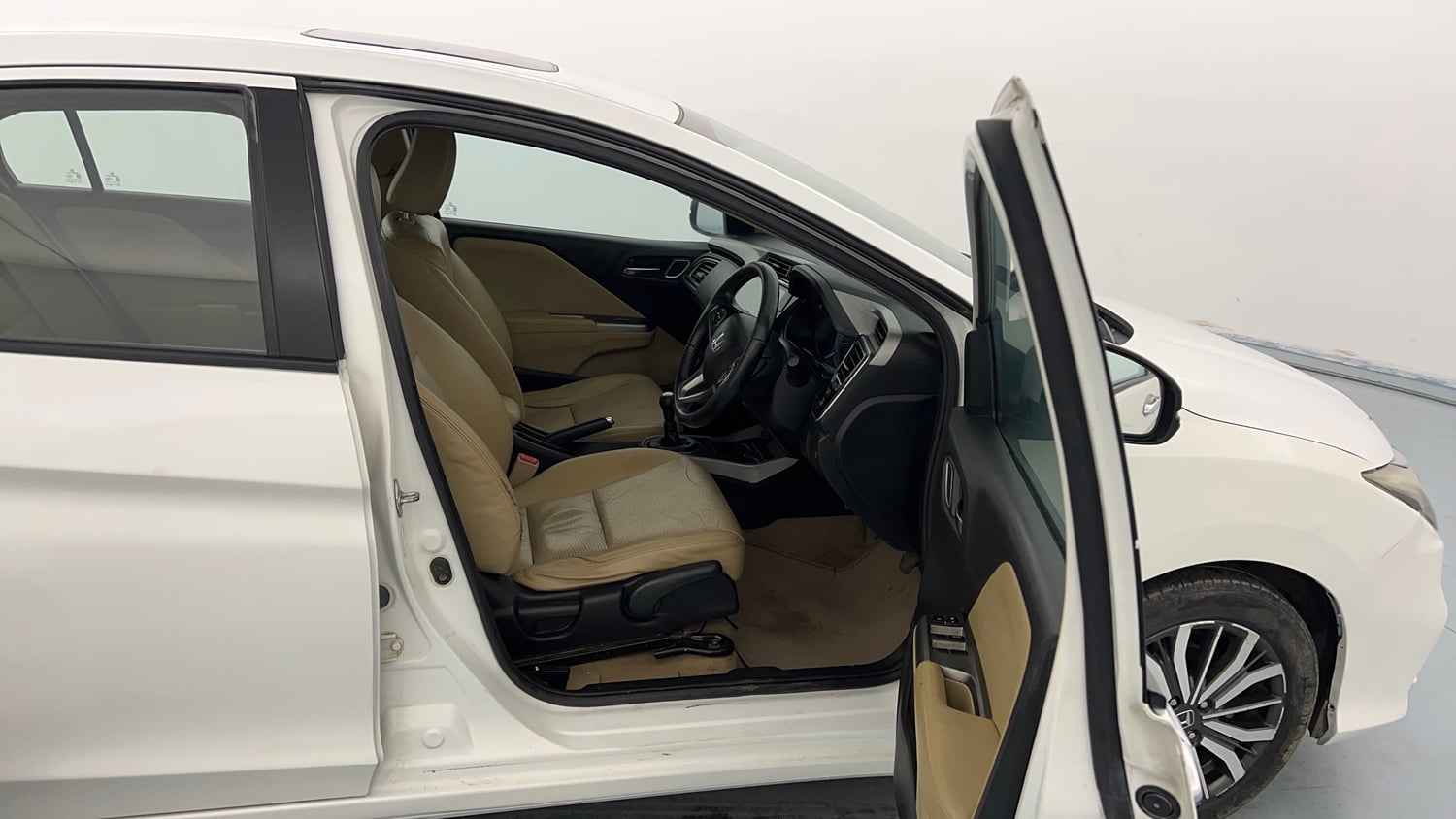 Used 2018 Honda City ZX Diesel Diesel Manual interior RIGHT SIDE FRONT DOOR CABIN VIEW