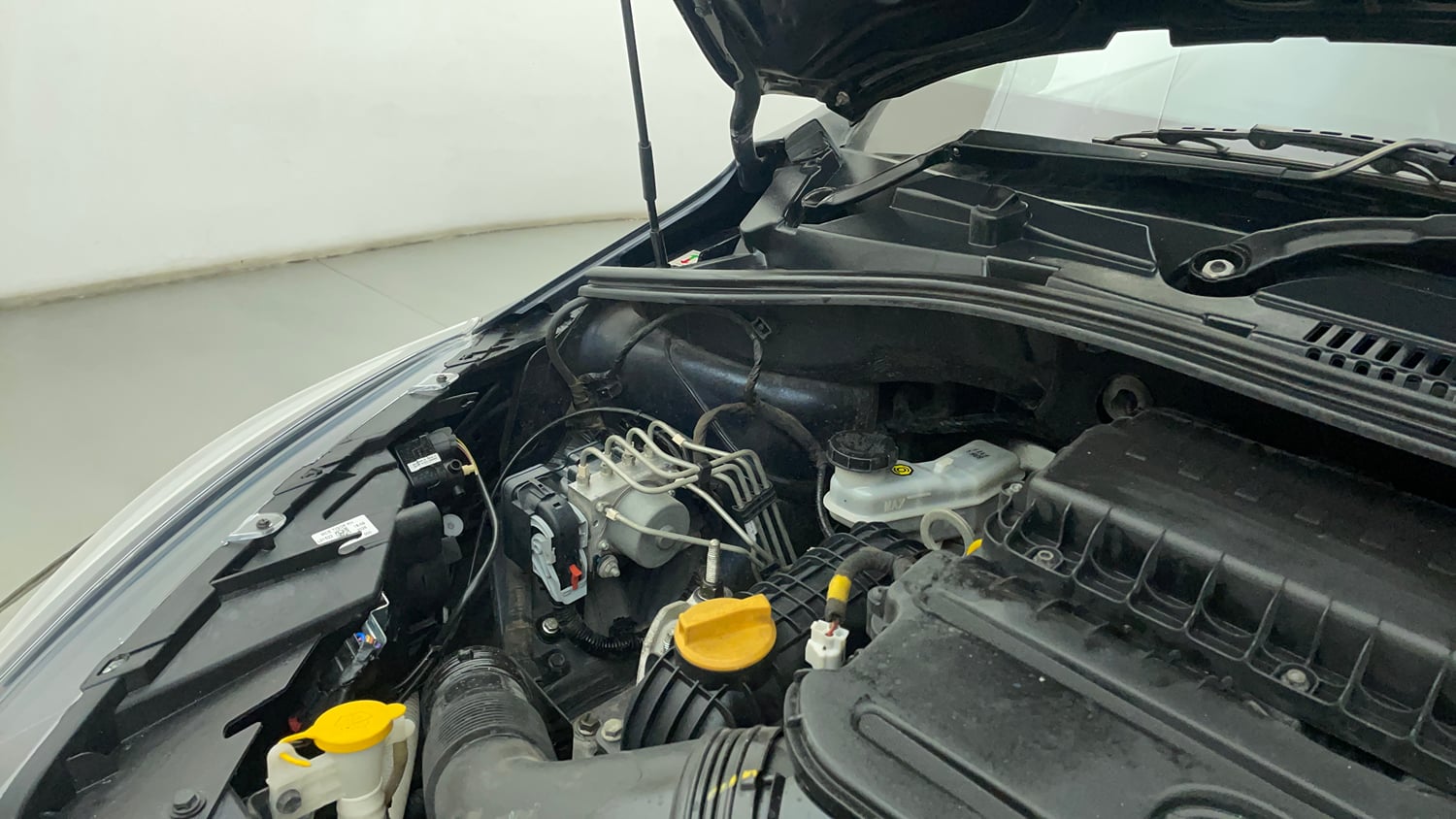 Used 2022 Tata Tigor XZ Plus Petrol Manual engine ENGINE RIGHT SIDE HINGE & APRON VIEW