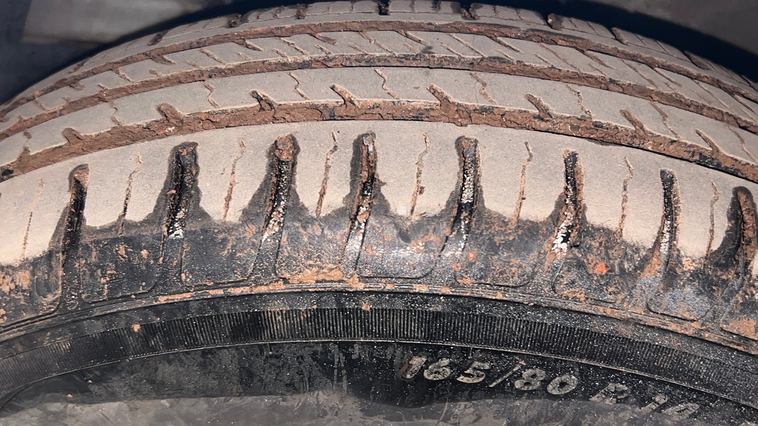 Used 2015 Maruti Suzuki Swift VXi Petrol Manual tyres LEFT FRONT TYRE TREAD VIEW