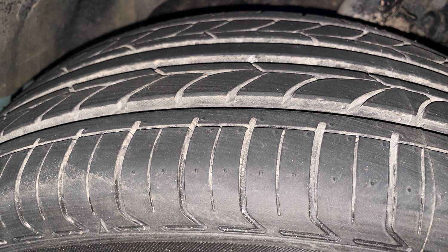 Used 2014 Ford EcoSport Titanium 1.5 TDCi Diesel Manual tyres LEFT FRONT TYRE TREAD VIEW