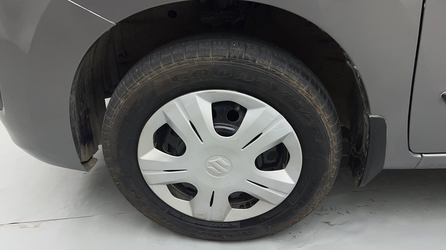 Used 2018 Maruti Suzuki Wagon R VXI Petrol Manual tyres LEFT FRONT TYRE RIM VIEW