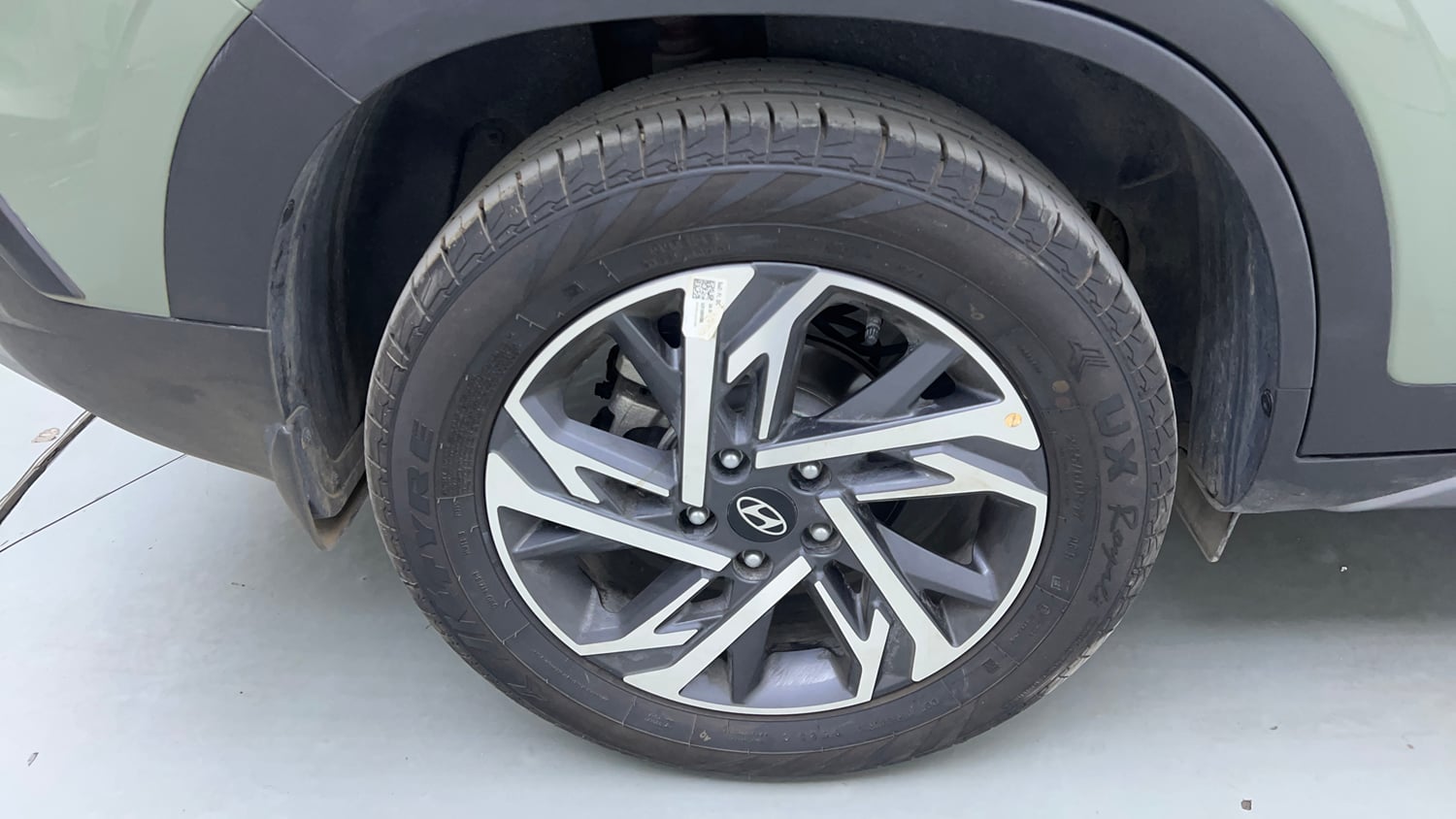Used 2025 Hyundai Creta 1.5 MPi Petrol IVT SX(O) Petrol Automatic tyres RIGHT REAR TYRE RIM VIEW