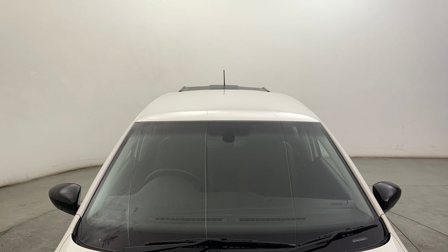 Used 2018 Volkswagen Polo Highline Plus 1.0 (P) 16 Alloy Petrol Manual exterior FRONT WINDSHIELD VIEW