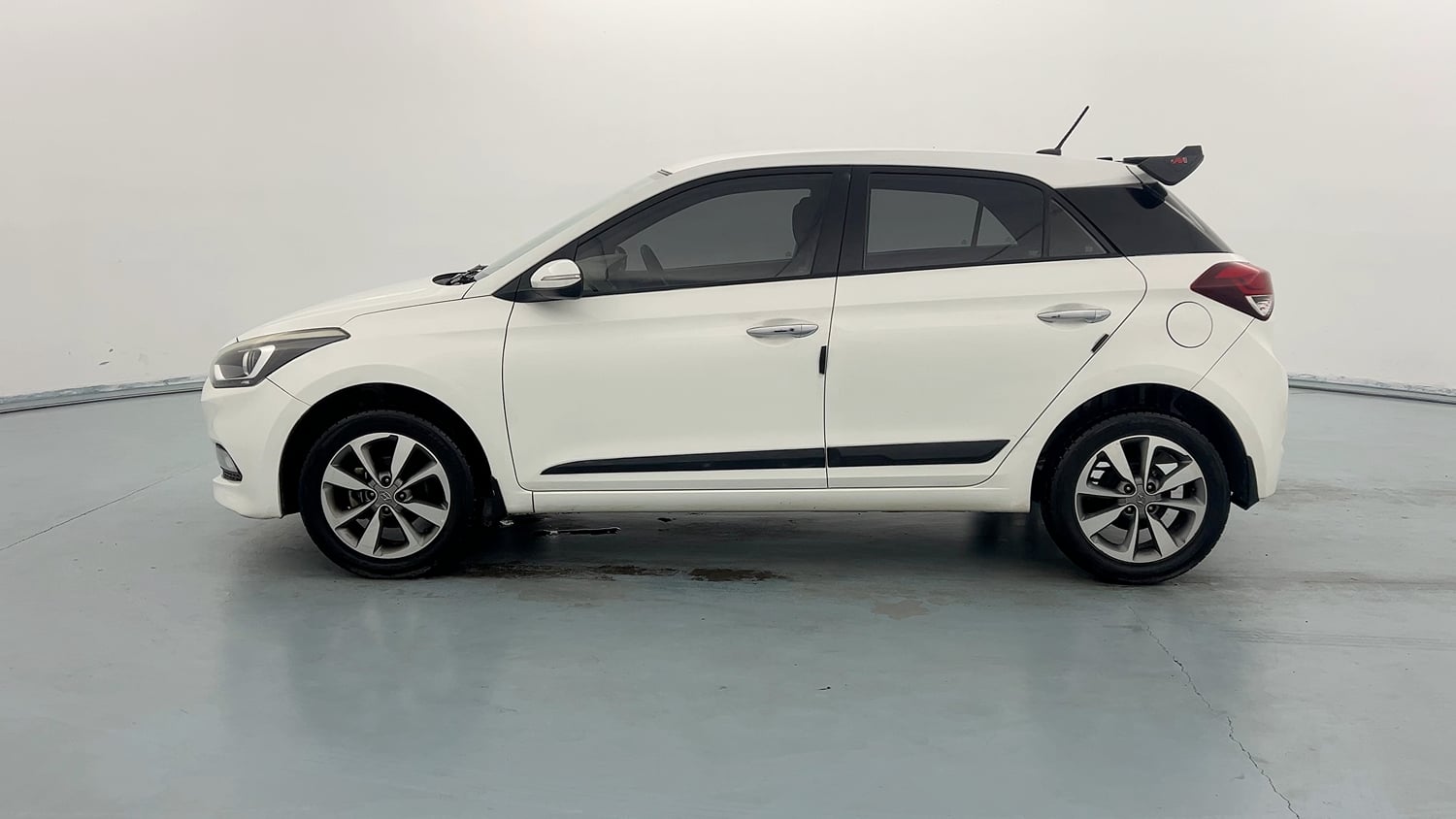 Used 2016 Hyundai Elite i20 Asta 1.2 Petrol Manual exterior LEFT SIDE VIEW
