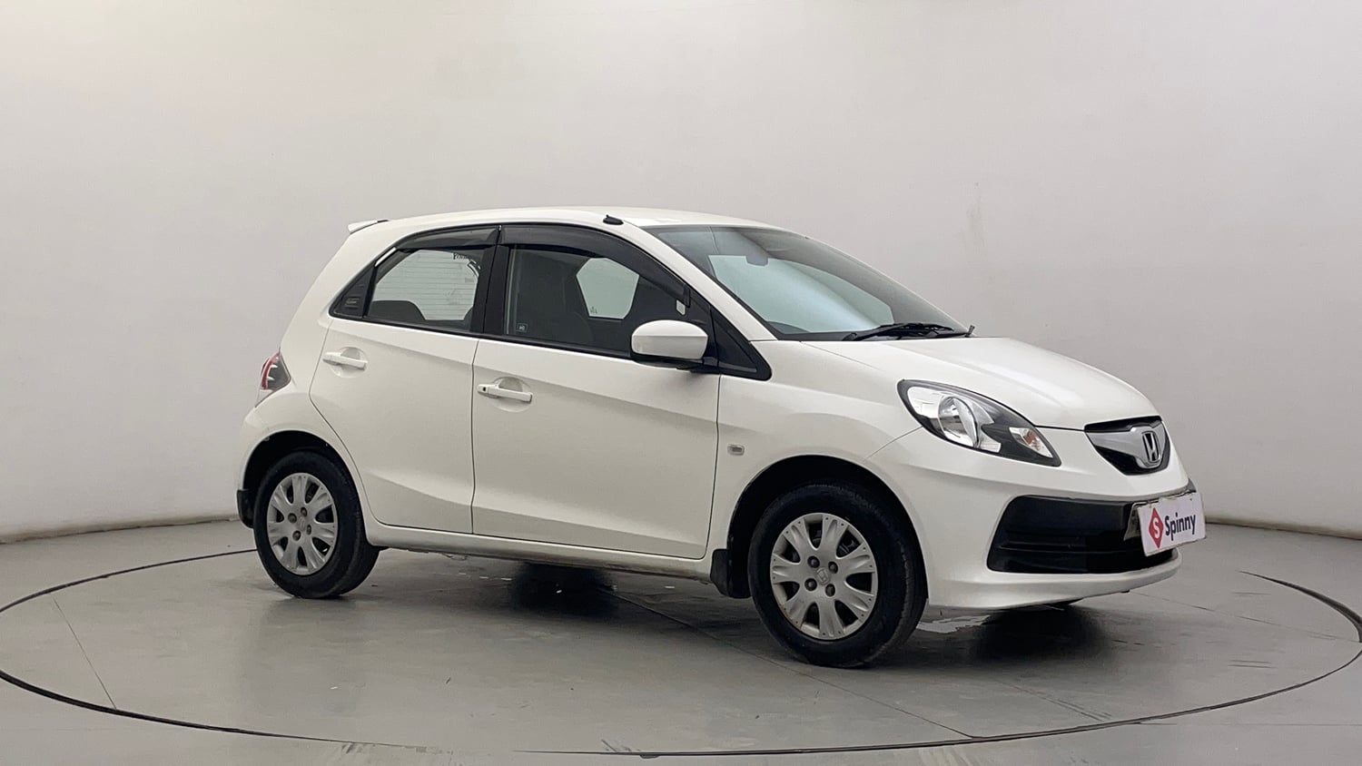 Used 2014 Honda Brio S MT Petrol Manual exterior RIGHT FRONT CORNER VIEW