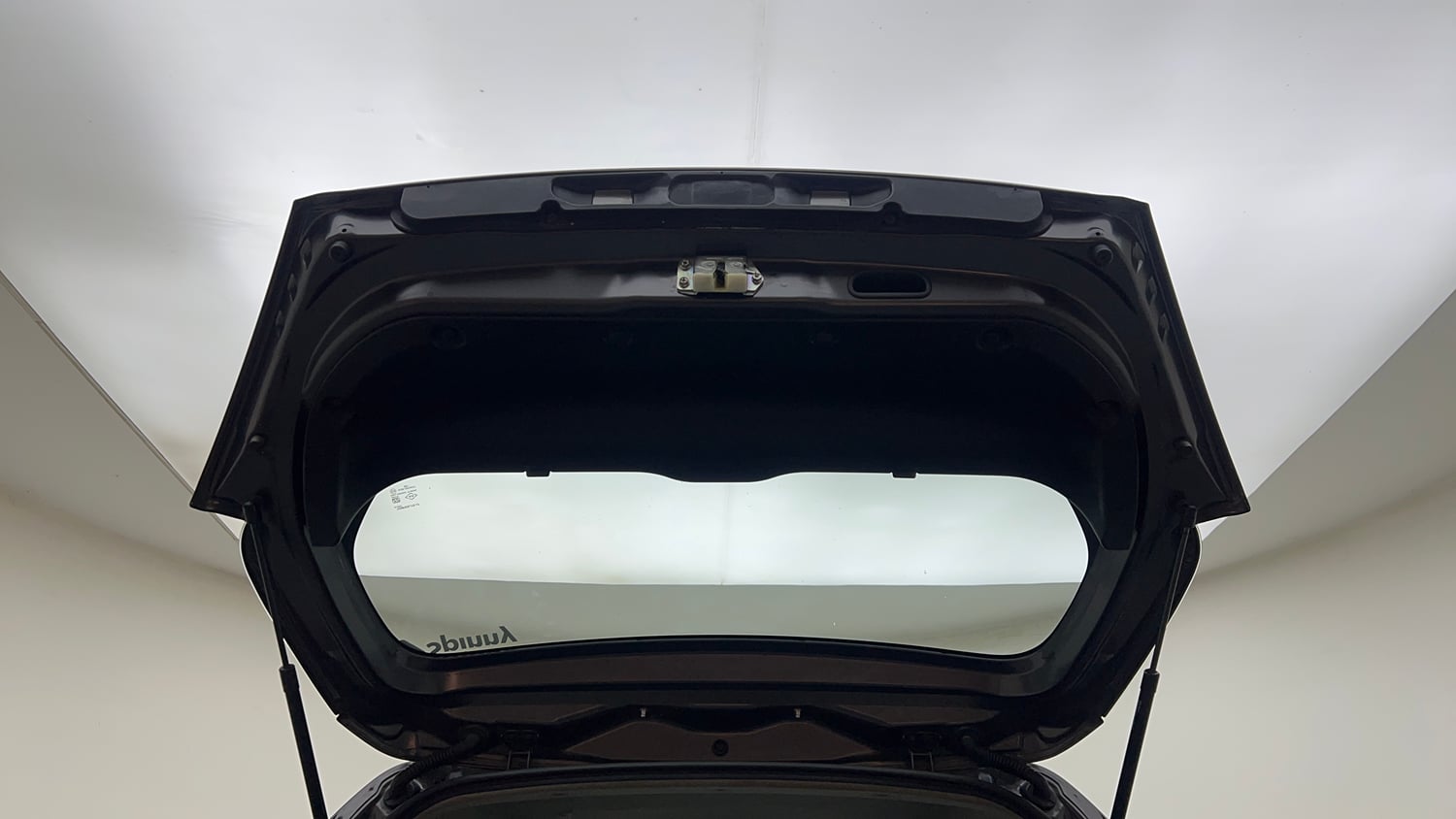 Used 2017 Maruti Suzuki Swift Lxi (O) Petrol Manual interior DICKY DOOR OPEN VIEW