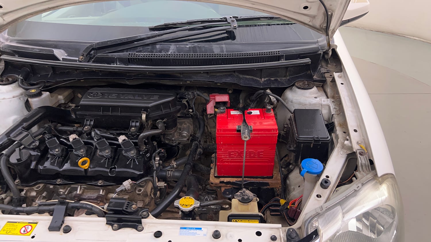 Used 2014 Toyota Etios G Petrol Manual engine ENGINE LEFT SIDE HINGE & APRON VIEW