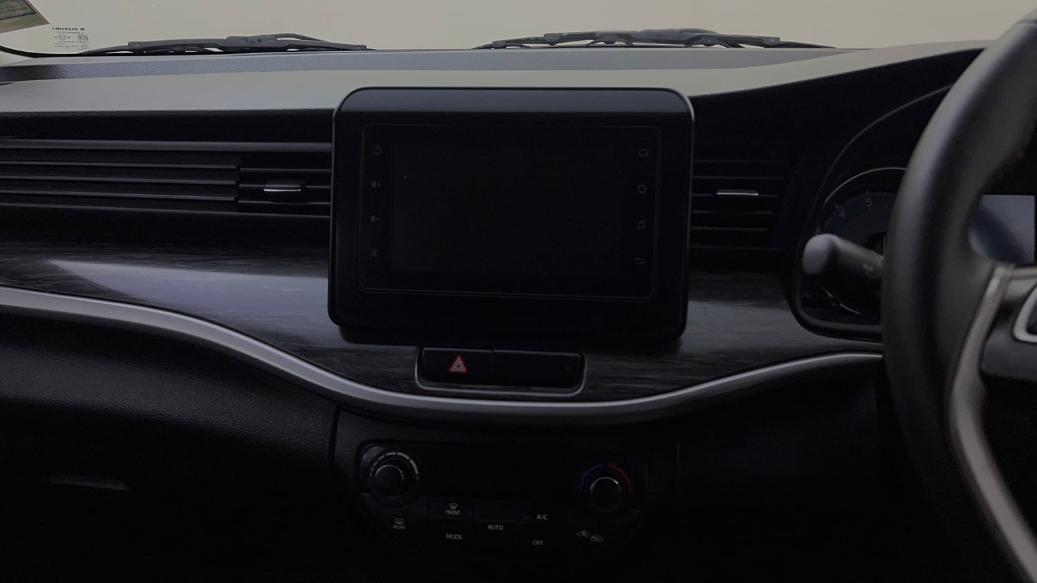 Used 2021 Maruti Suzuki XL6 Alpha MT Petrol Petrol Manual top_features Touch screen infotainment system
