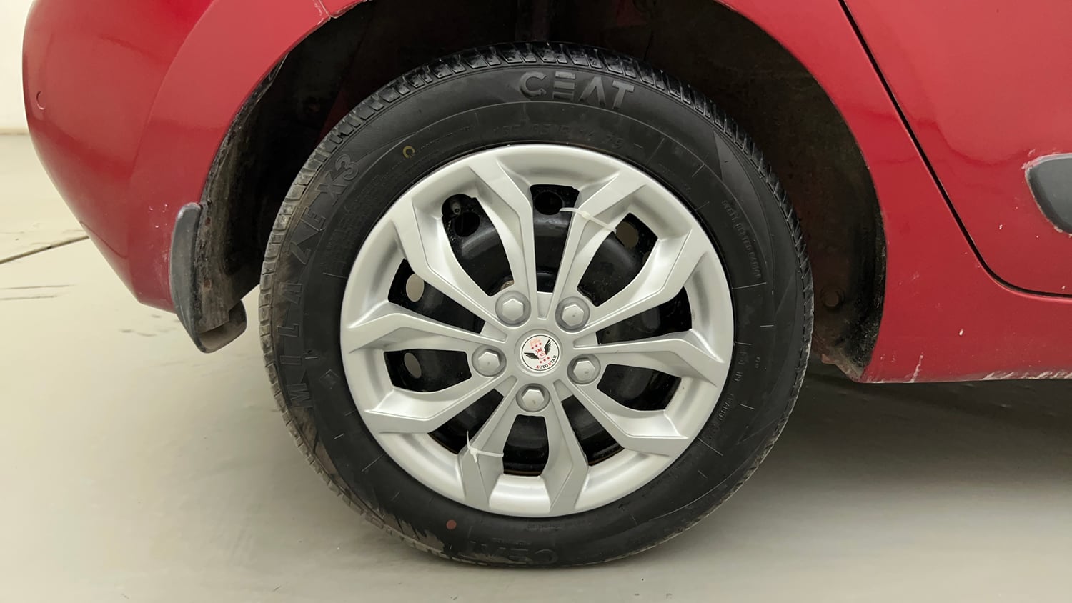 Used 2018 Hyundai Grand i10 Sportz 1.2 Kappa VTVT Petrol Manual tyres RIGHT REAR TYRE RIM VIEW