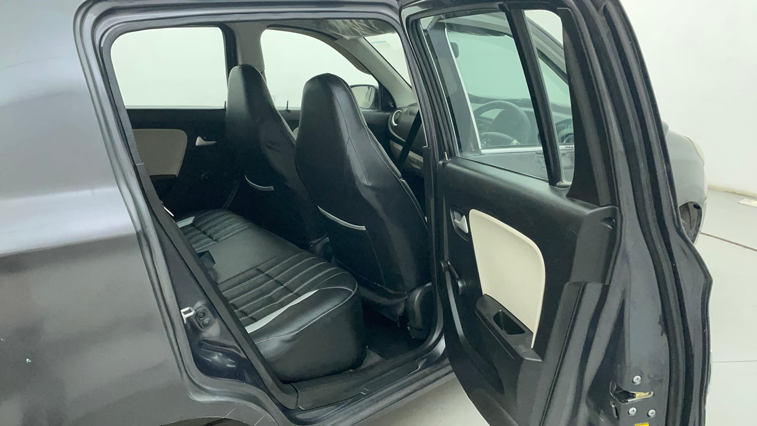 Used 2022 Maruti Suzuki Alto 800 VXi Petrol Manual interior RIGHT SIDE REAR DOOR CABIN VIEW