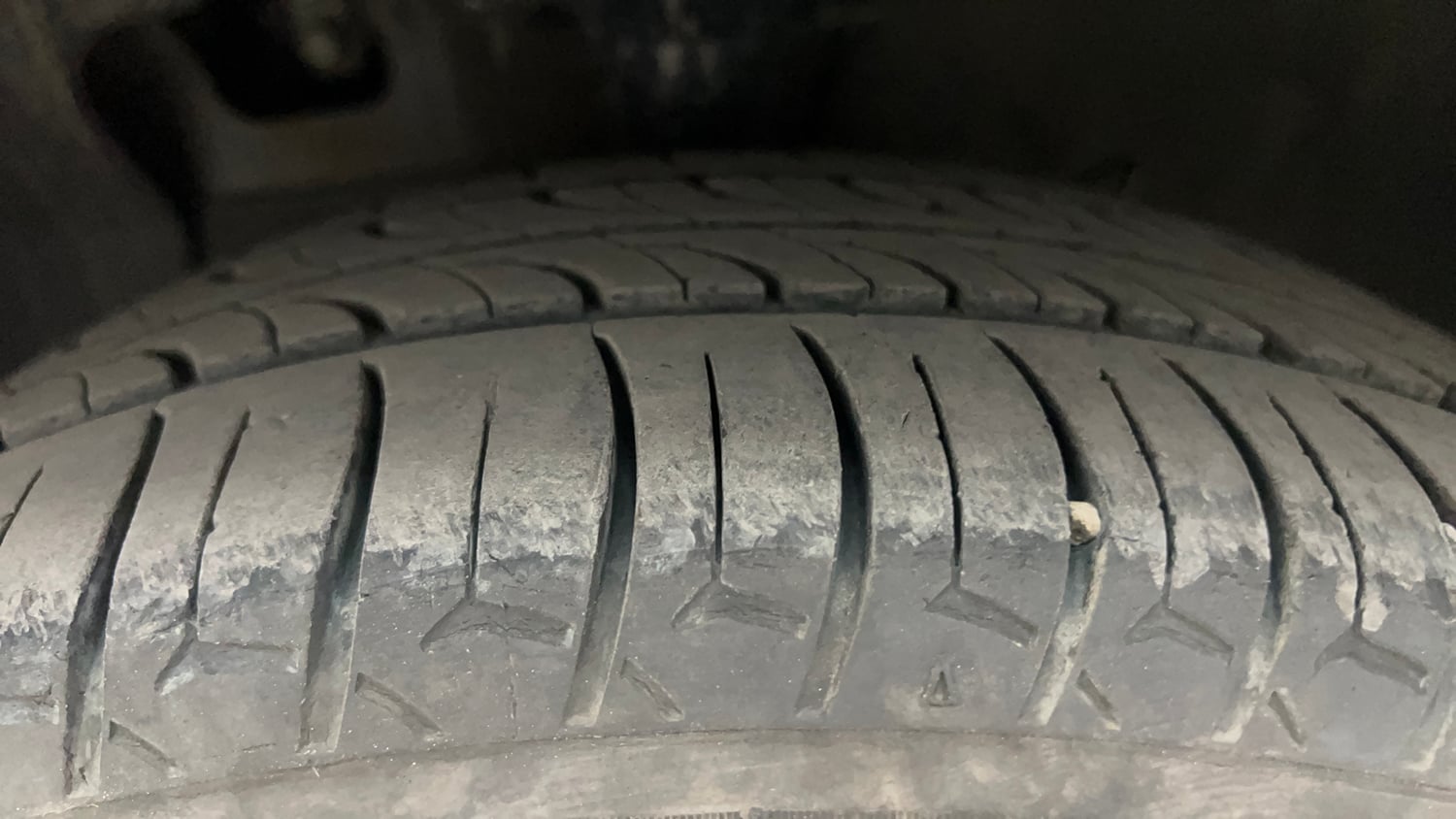 Used 2023 Hyundai Aura SX 1.2 CNG Cng Manual tyres LEFT FRONT TYRE TREAD VIEW