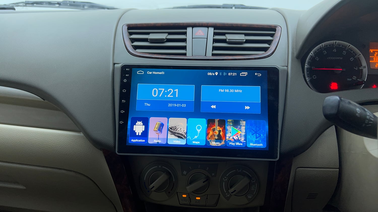 Used 2015 Maruti Suzuki Ertiga Vxi Petrol Manual top_features Integrated (in-dash) music system