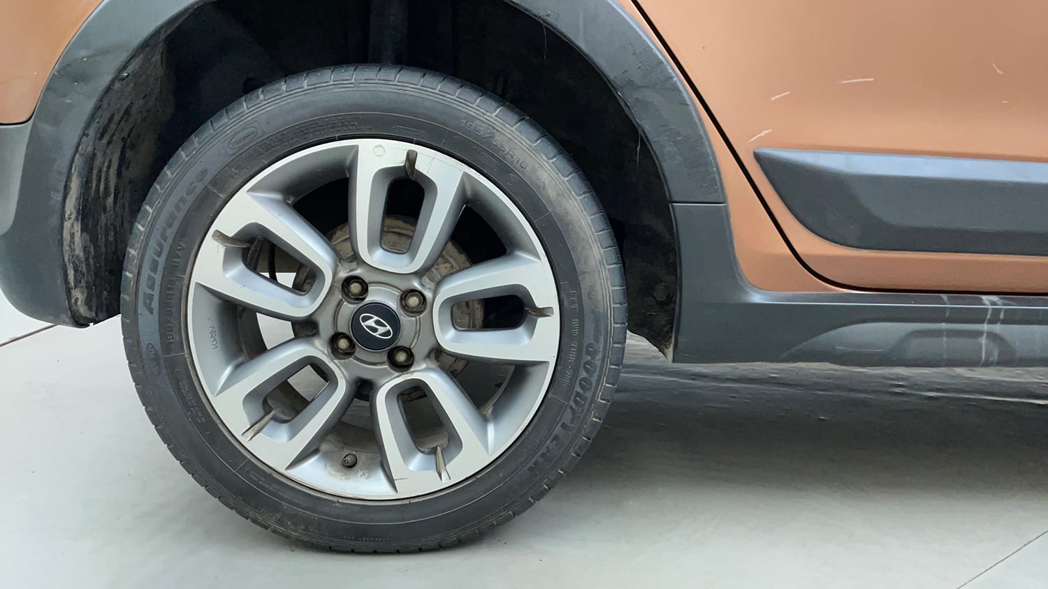 Used 2016 Hyundai i20 Active 1.2 SX Petrol Manual tyres RIGHT REAR TYRE RIM VIEW