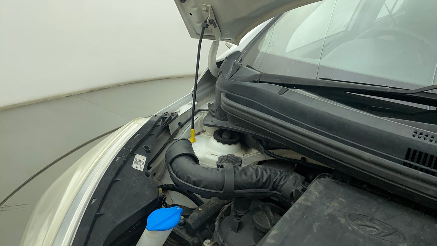 Used 2019 Hyundai Grand i10 Magna 1.2 Kappa VTVT Petrol Manual engine ENGINE RIGHT SIDE HINGE & APRON VIEW