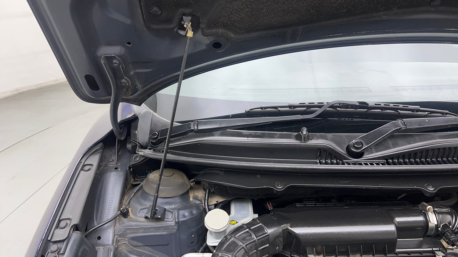 Used 2020 Toyota Glanza G Petrol Manual engine ENGINE RIGHT SIDE HINGE & APRON VIEW