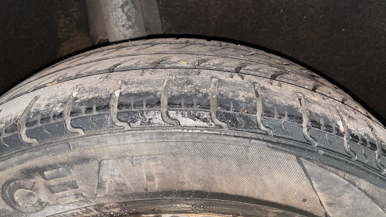 Used 2017 Maruti Suzuki Baleno Delta 1.2 Petrol Manual tyres RIGHT REAR TYRE TREAD VIEW