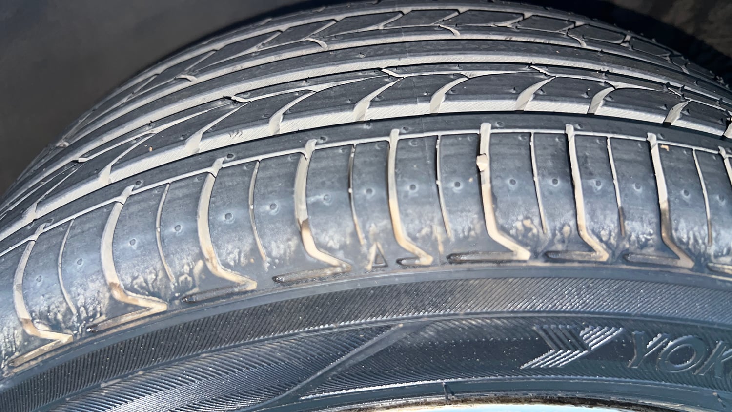 Used 2014 Volkswagen Vento Highline Petrol Petrol Manual tyres LEFT FRONT TYRE TREAD VIEW