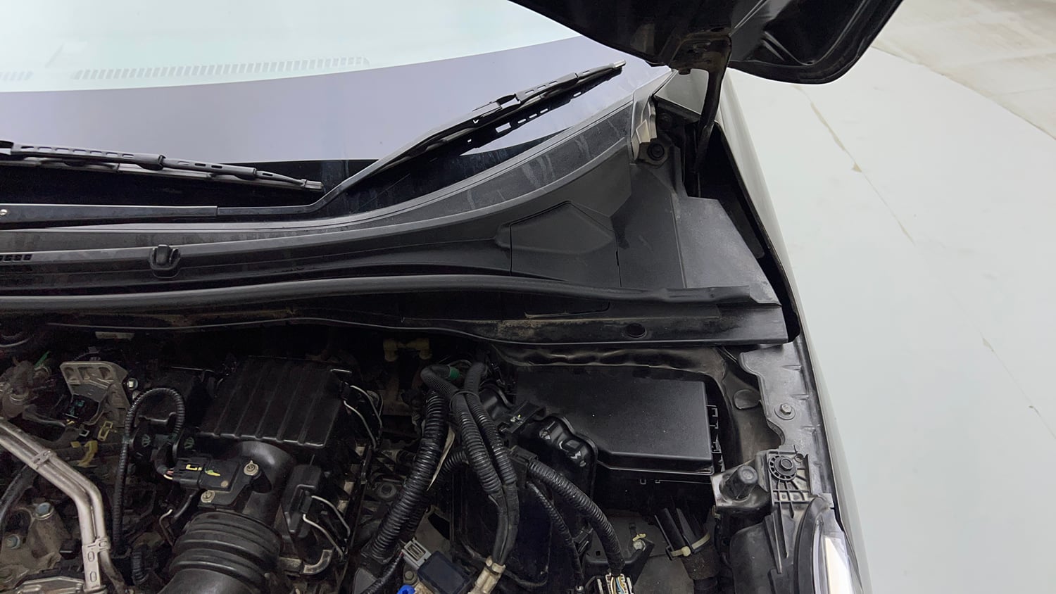 Used 2022 Honda City ZX CVT Petrol Petrol Automatic engine ENGINE LEFT SIDE HINGE & APRON VIEW
