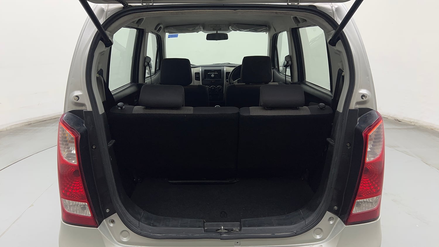 Used 2013 Maruti Suzuki Wagon R LXI Petrol Manual interior DICKY INSIDE VIEW