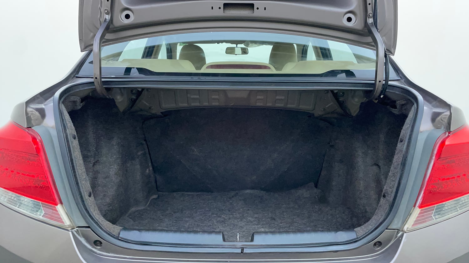 Used 2013 Honda Amaze 1.5 S i-DTEC Diesel Manual interior DICKY INSIDE VIEW