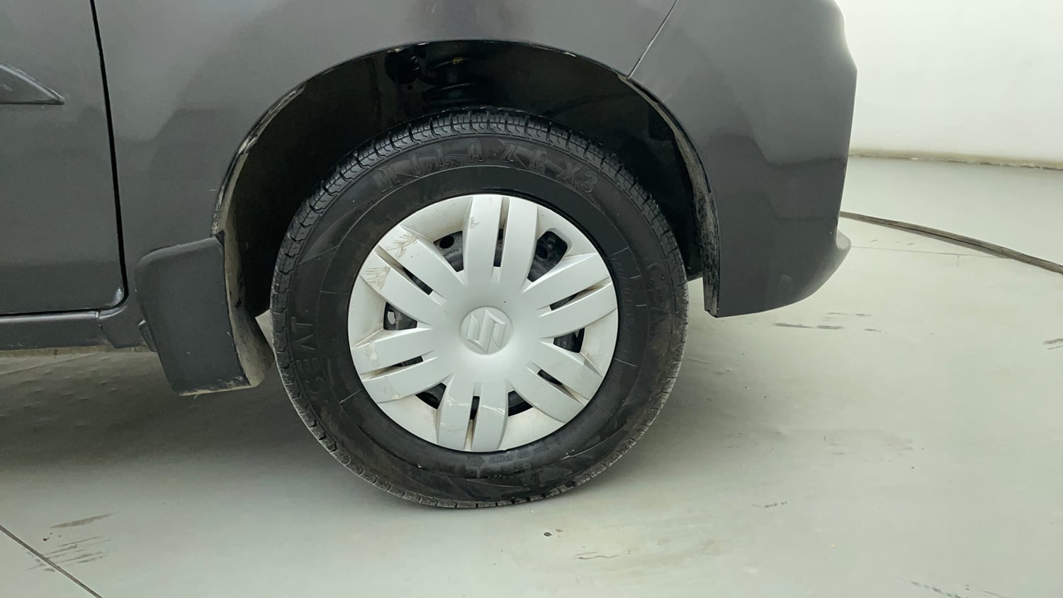 Used 2022 Maruti Suzuki Alto 800 VXi Petrol Manual tyres RIGHT FRONT TYRE RIM VIEW