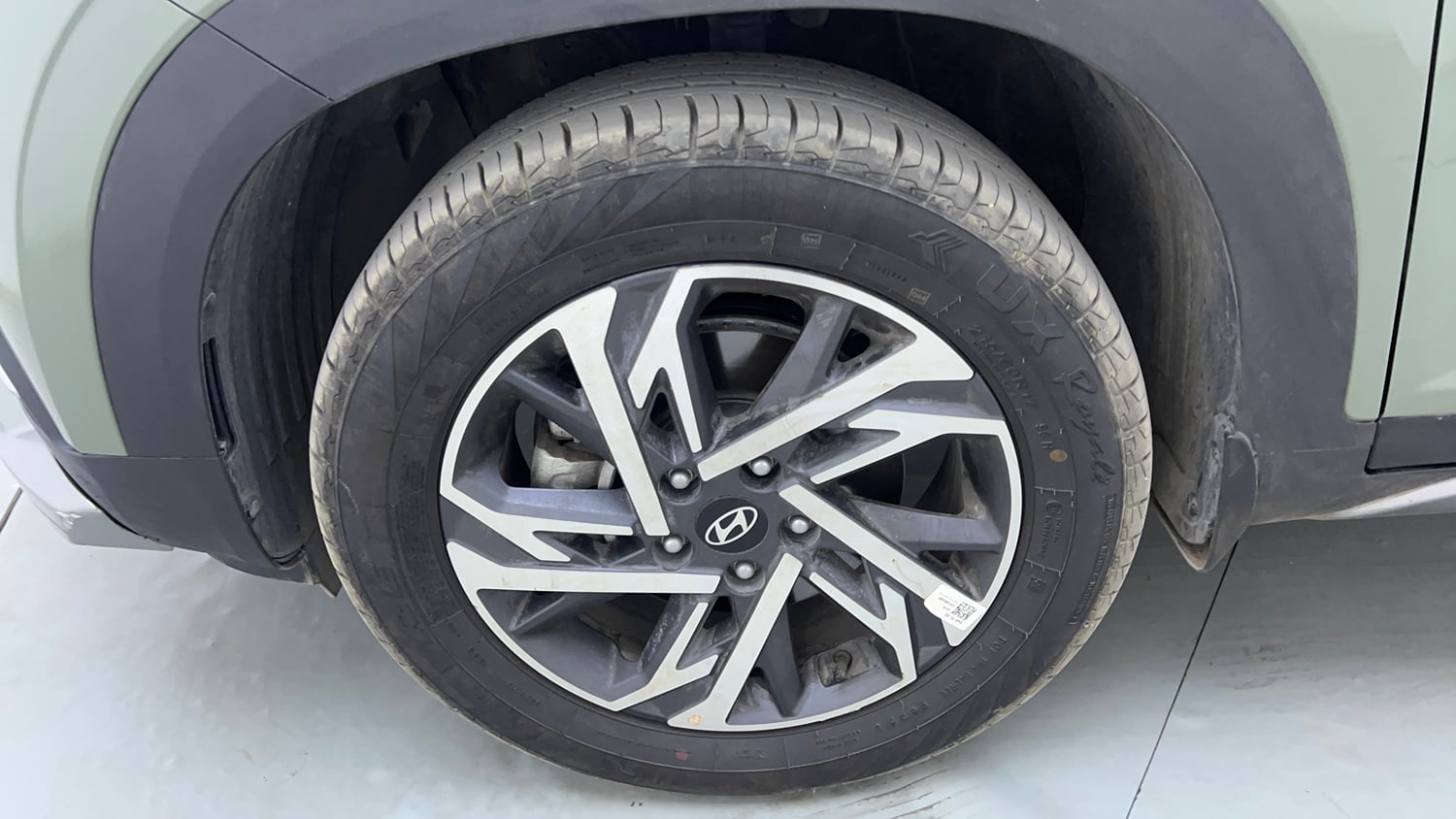 Used 2025 Hyundai Creta 1.5 MPi Petrol IVT SX(O) Petrol Automatic tyres LEFT FRONT TYRE RIM VIEW