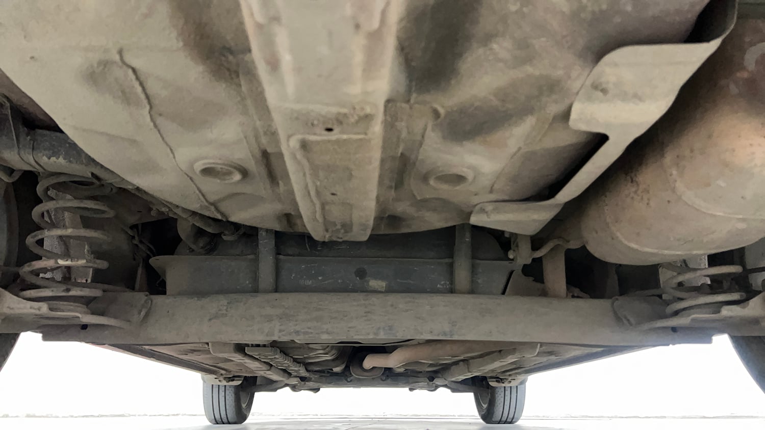 Used 2016 Hyundai Xcent SX 1.2 (O) Petrol Manual extra REAR UNDERBODY VIEW (TAKEN FROM REAR)