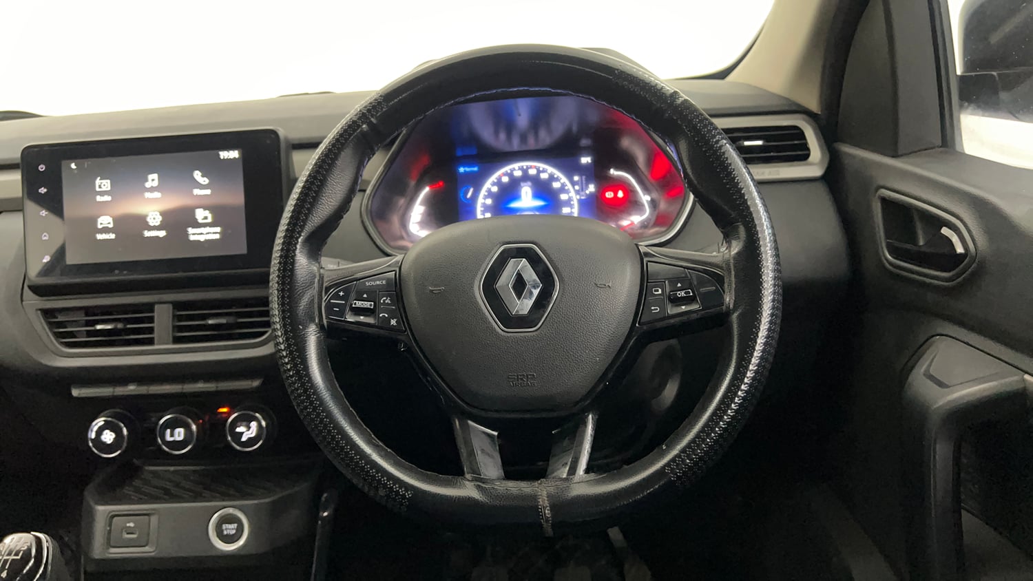 Used 2021 Renault Kiger RXZ MT Petrol Manual interior STEERING VIEW