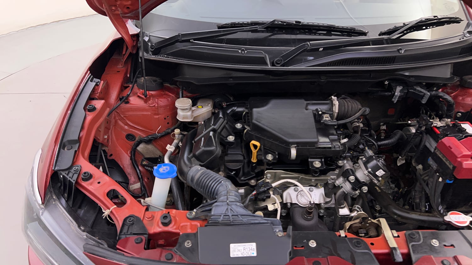 Used 2025 Maruti Suzuki Dzire ZXi Plus Petrol Manual engine ENGINE RIGHT SIDE HINGE & APRON VIEW