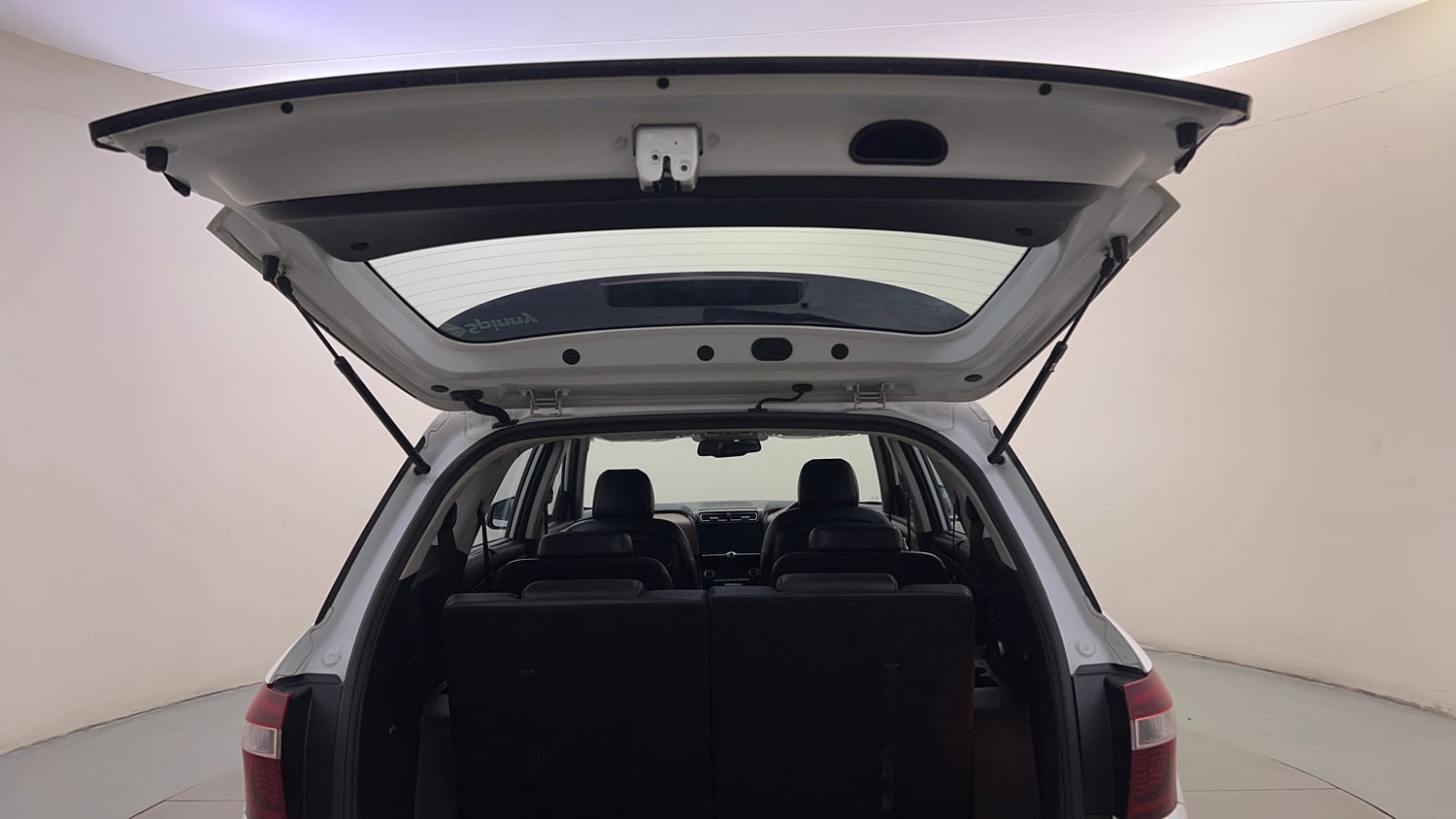 Used 2022 Hyundai Alcazar Signature (O) 6 STR 1.5 Diesel AT Diesel Automatic interior DICKY DOOR OPEN VIEW
