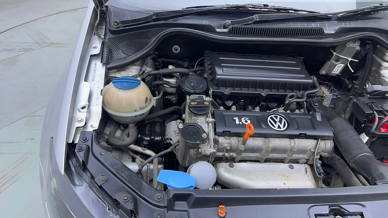 Used 2014 Volkswagen Vento Highline Petrol Petrol Manual engine ENGINE RIGHT SIDE VIEW