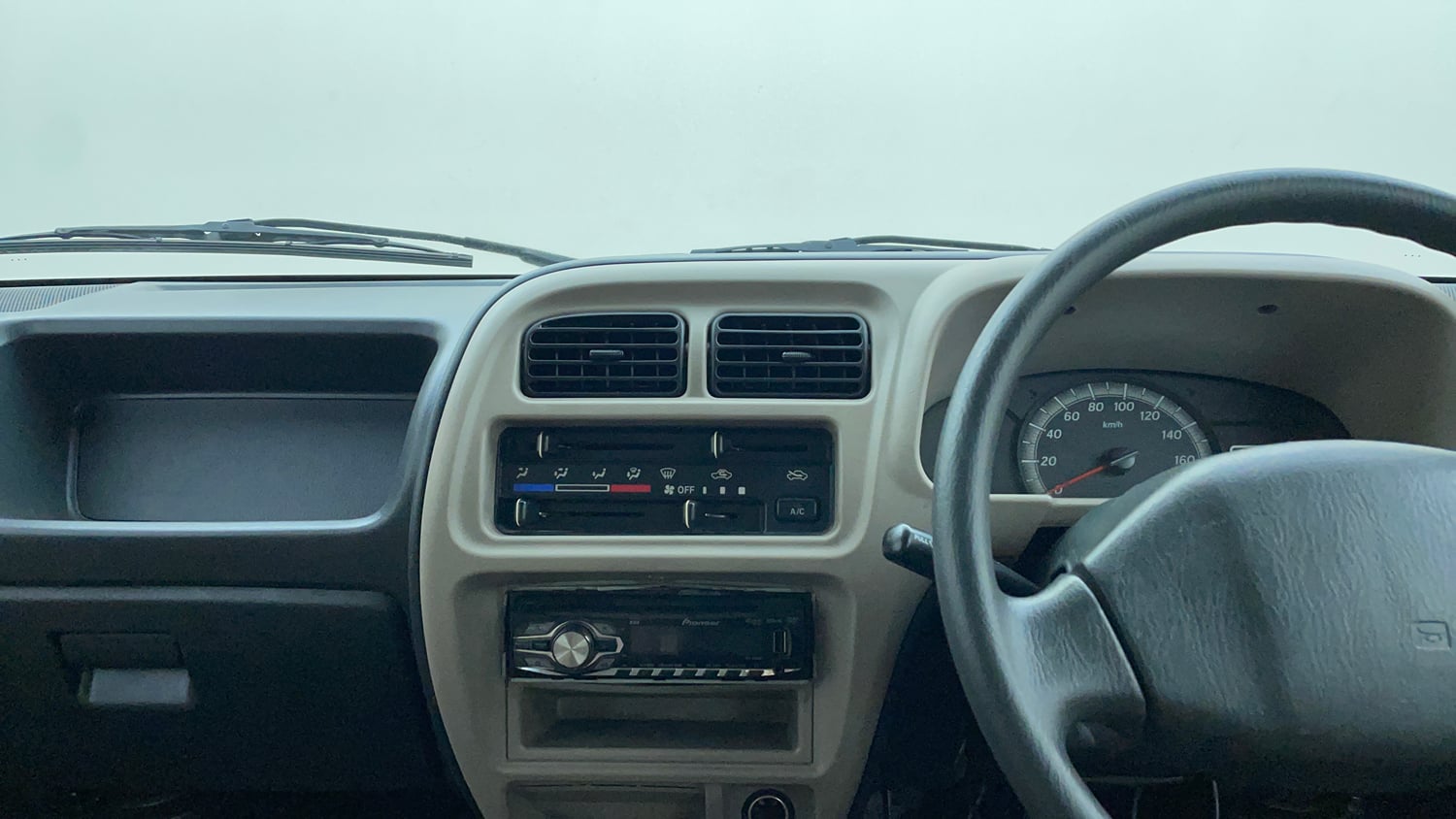 Used 2015 Maruti Suzuki Eeco 5 STR WITH A/C+HTR Petrol Manual interior MUSIC SYSTEM & AC CONTROL VIEW
