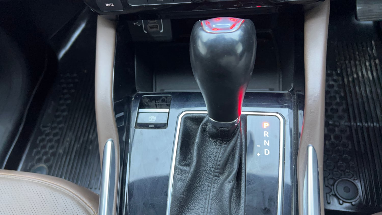 Used 2022 Jeep Meridian Limited (O) 4X2 AT Diesel Automatic interior GEAR  KNOB VIEW