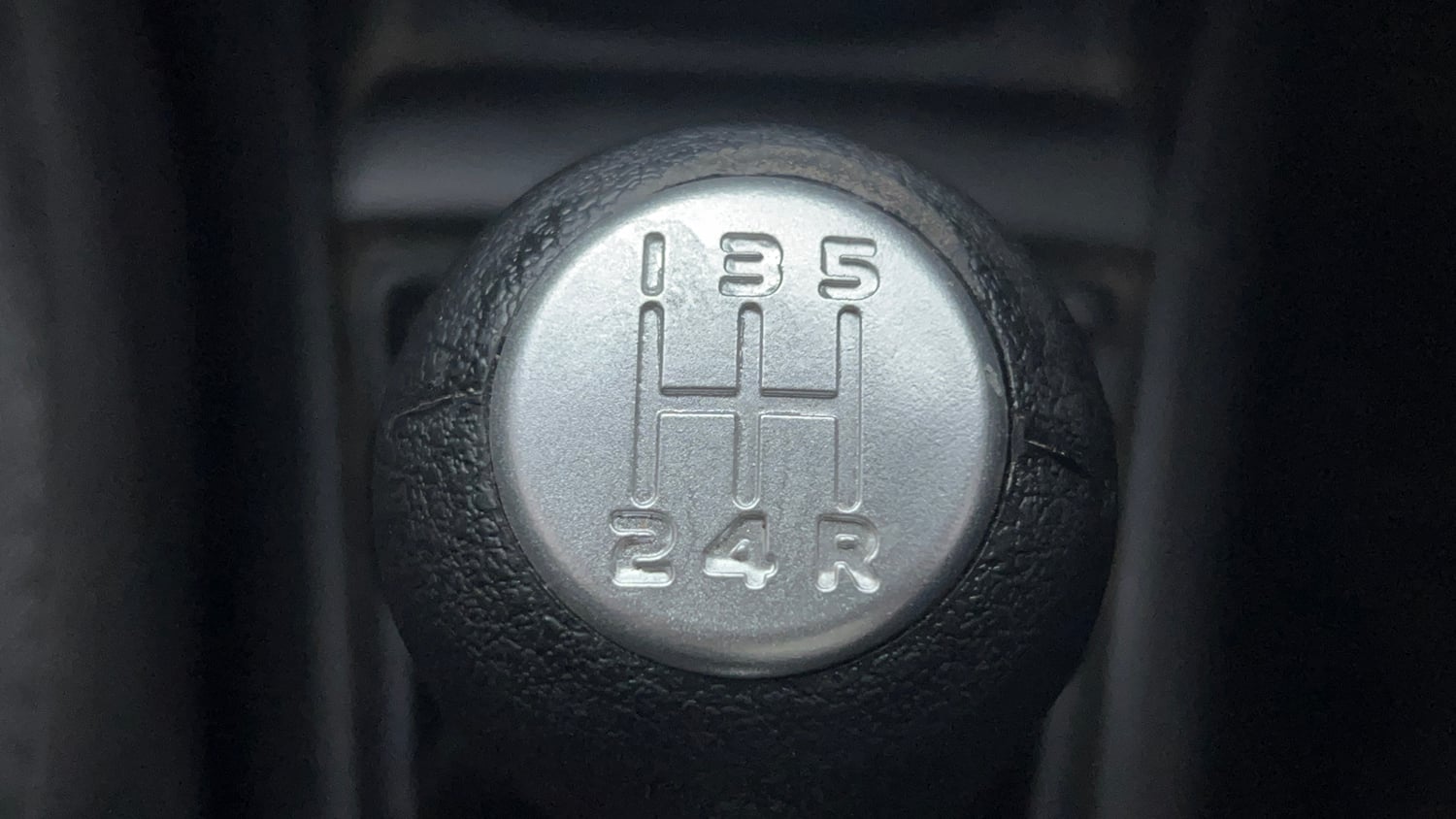 Used 2015 Maruti Suzuki Swift VXi Petrol Manual interior GEAR  KNOB VIEW
