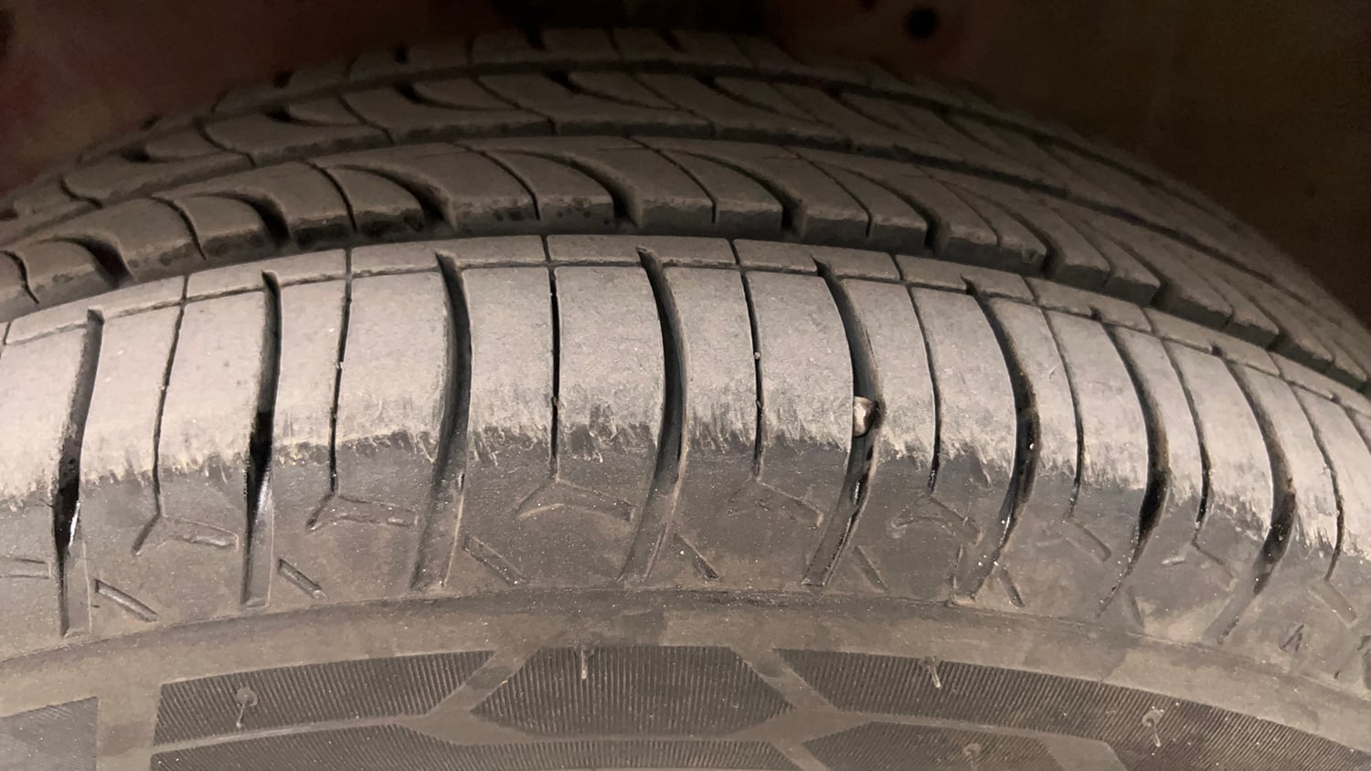 Used 2014 Honda Brio EX MT Petrol Manual tyres LEFT FRONT TYRE TREAD VIEW